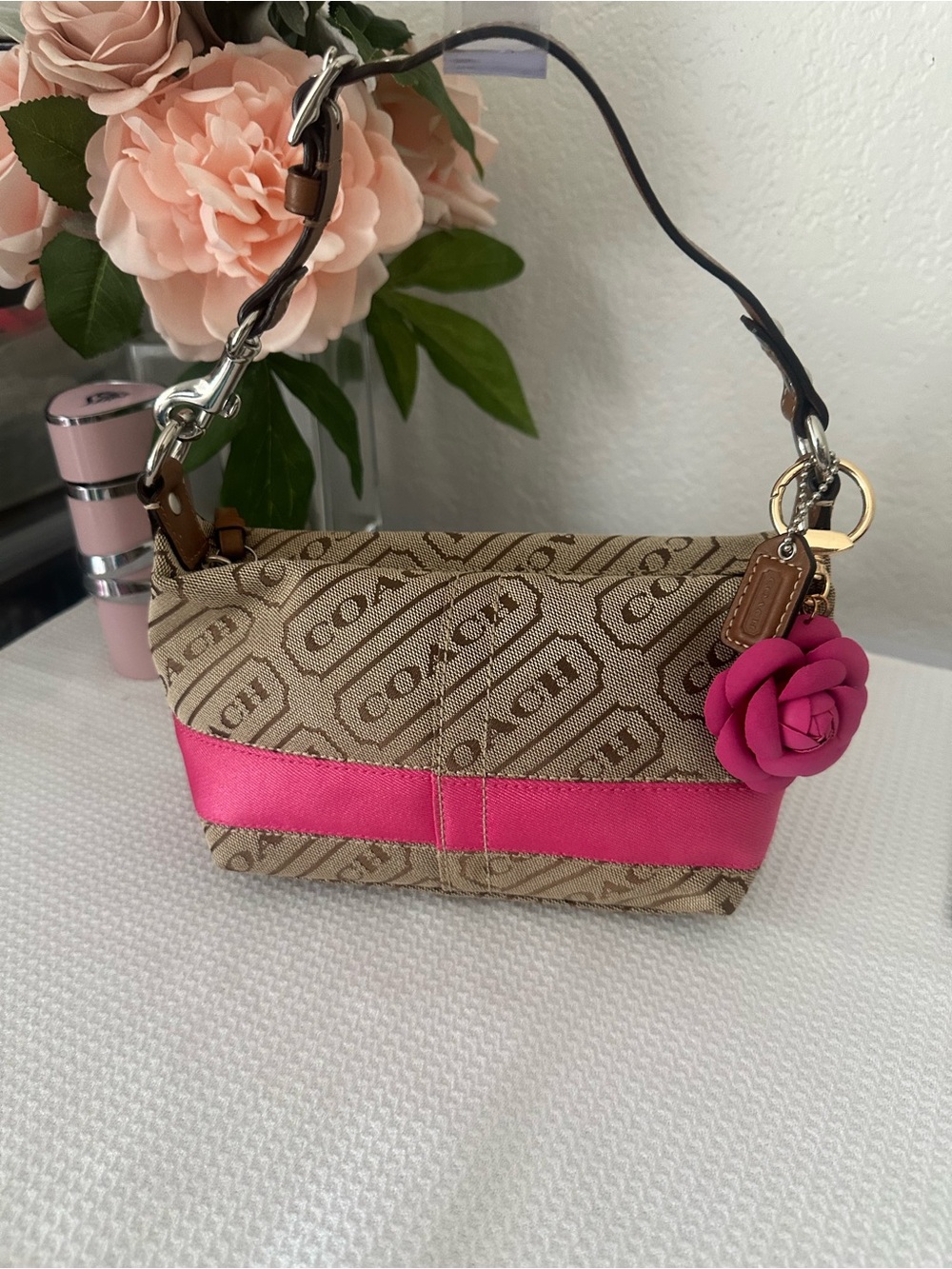 VINTAGE RARE Coach Hobo Signature Brown and Pink
Small Bag Logo with Rose Charm